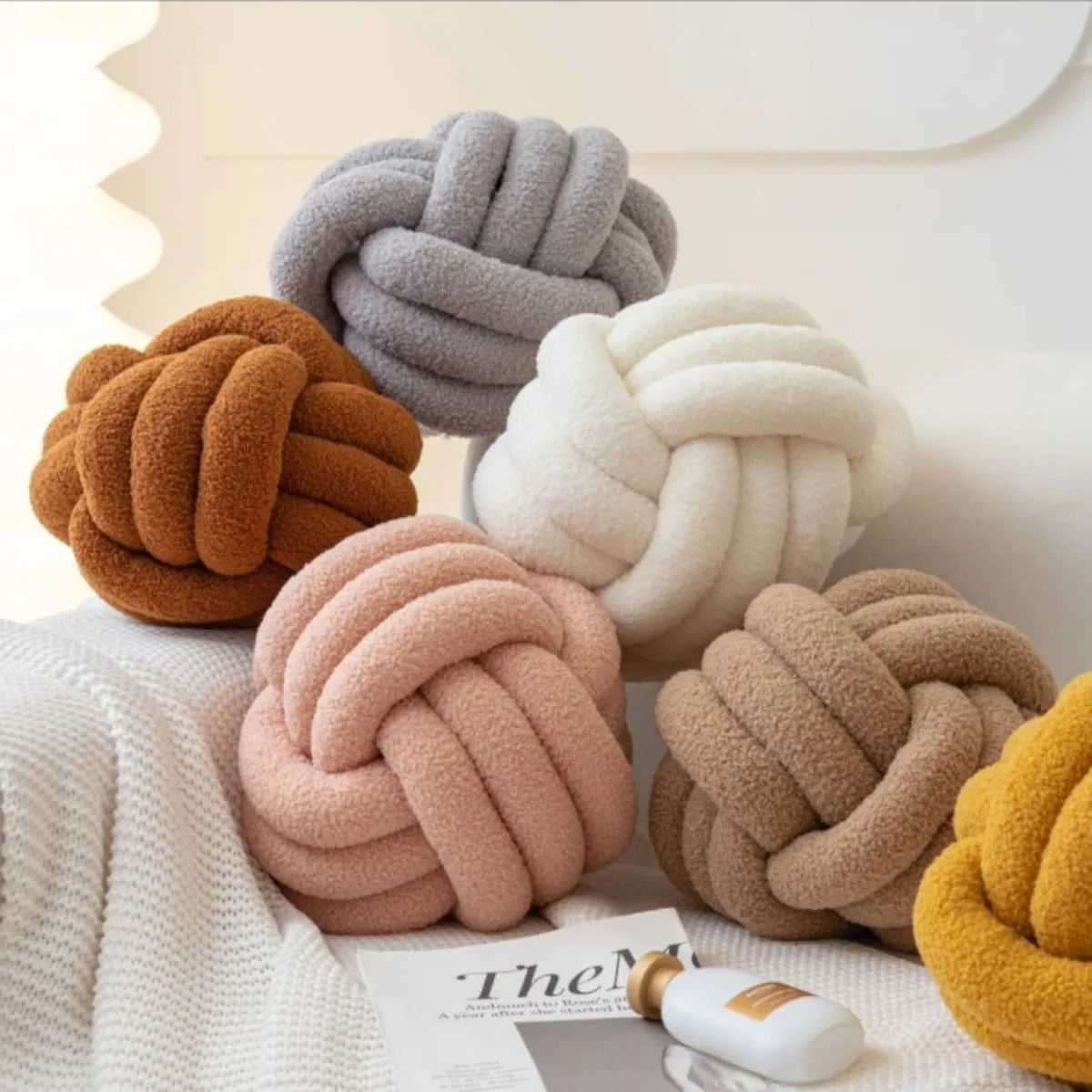 Aesthetic Knotted Ball Plush Cushion - Nordic Round Throw Pillow for Sofa & Bed, 22/28 cm (8.7/11 in)